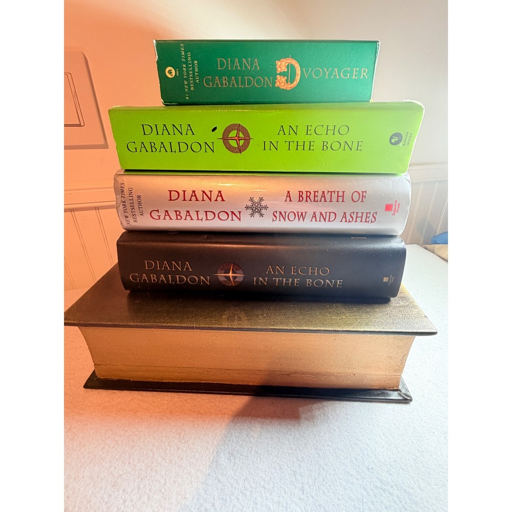 Diana Gabaldon Outlander Series Book Bundle Voyager Echo in the Bone 4 Books